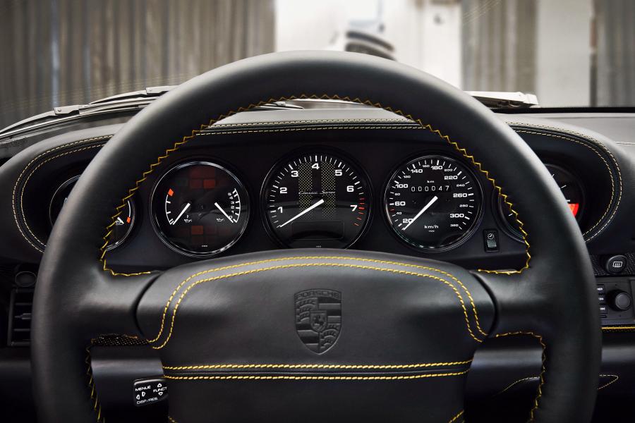 Панель приборов Porsche 911 Turbo Classic Series (993) 2018 года  (фото 13 из 60)